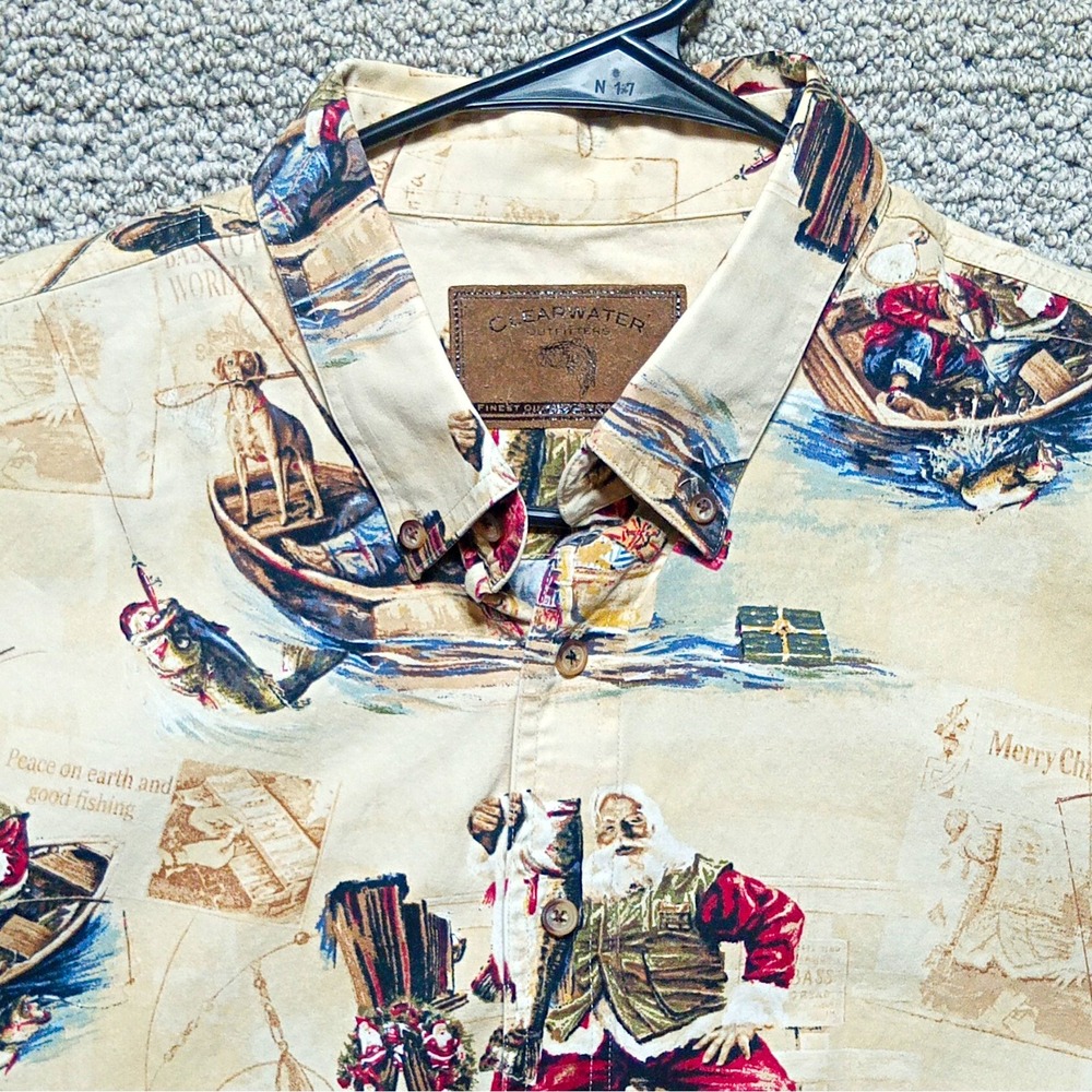 Clearwater Outfitters Men's L Short Sleeve Button-Down Santa Fishing Shirt. #j3